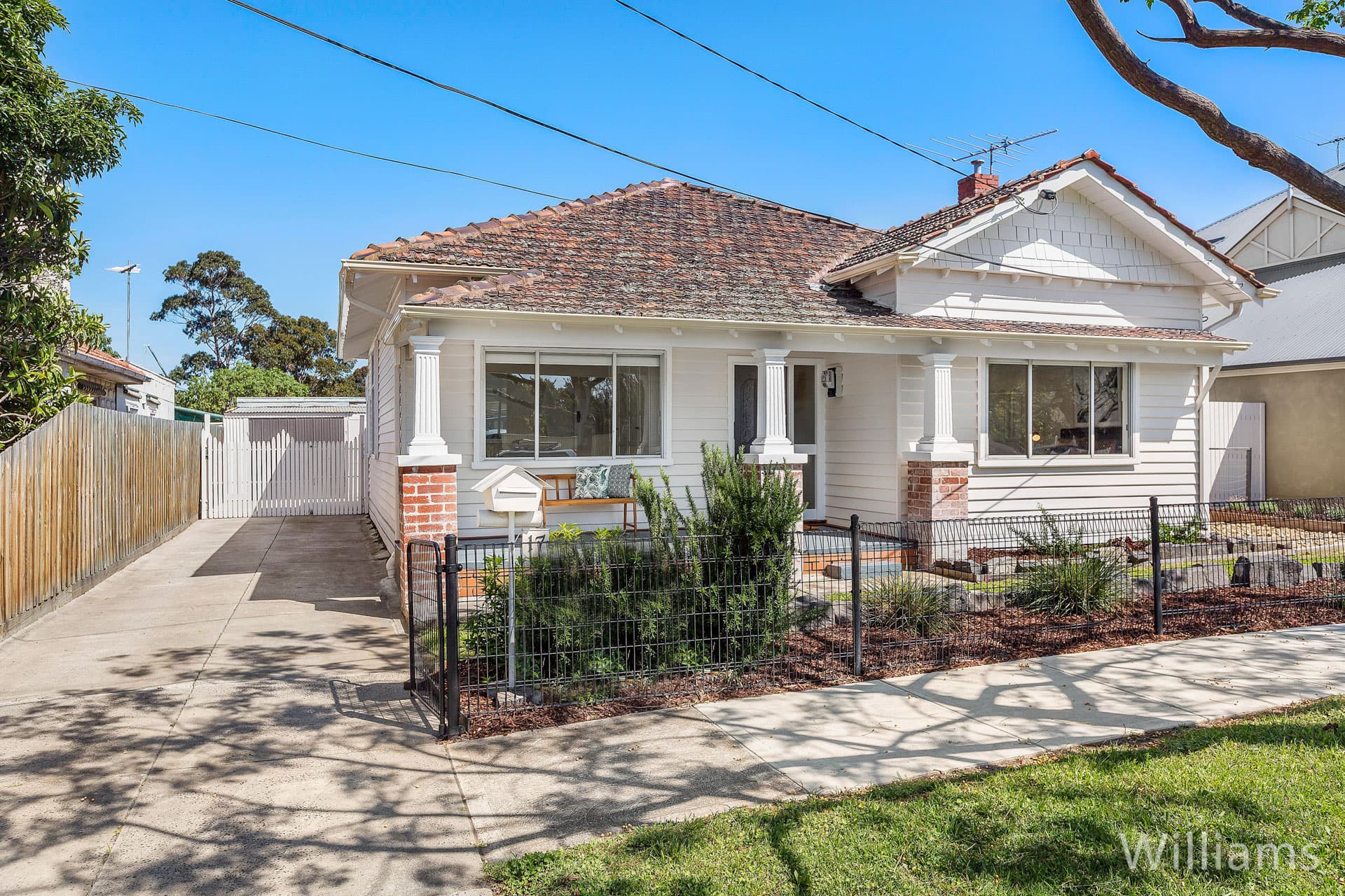 17 William Street, Newport - Image 1