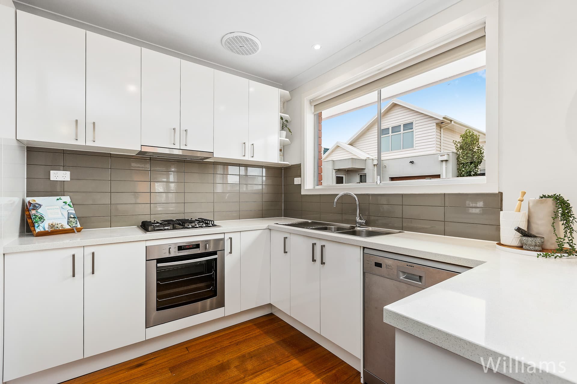 3/33 Bradley Street, Newport - Thumbnail 4
