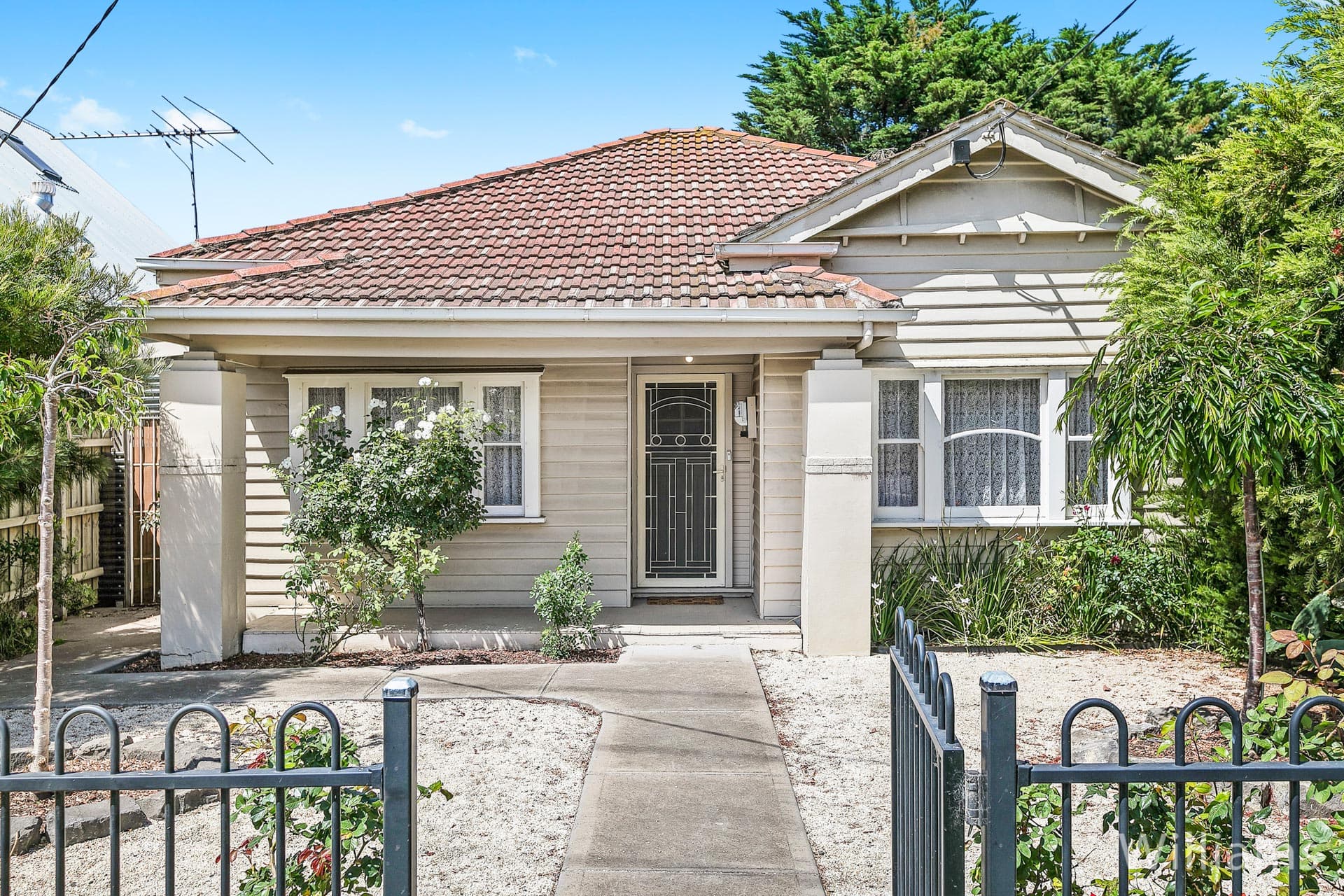 5 Blackshaws Road, Newport - Thumbnail 2