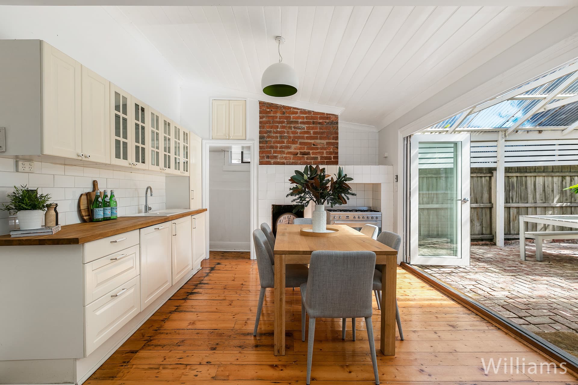 34 Russell Place, Williamstown - Thumbnail 8