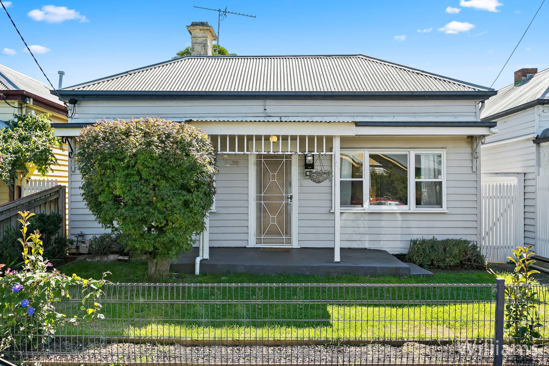 34 Russell Place, Williamstown - Image 1
