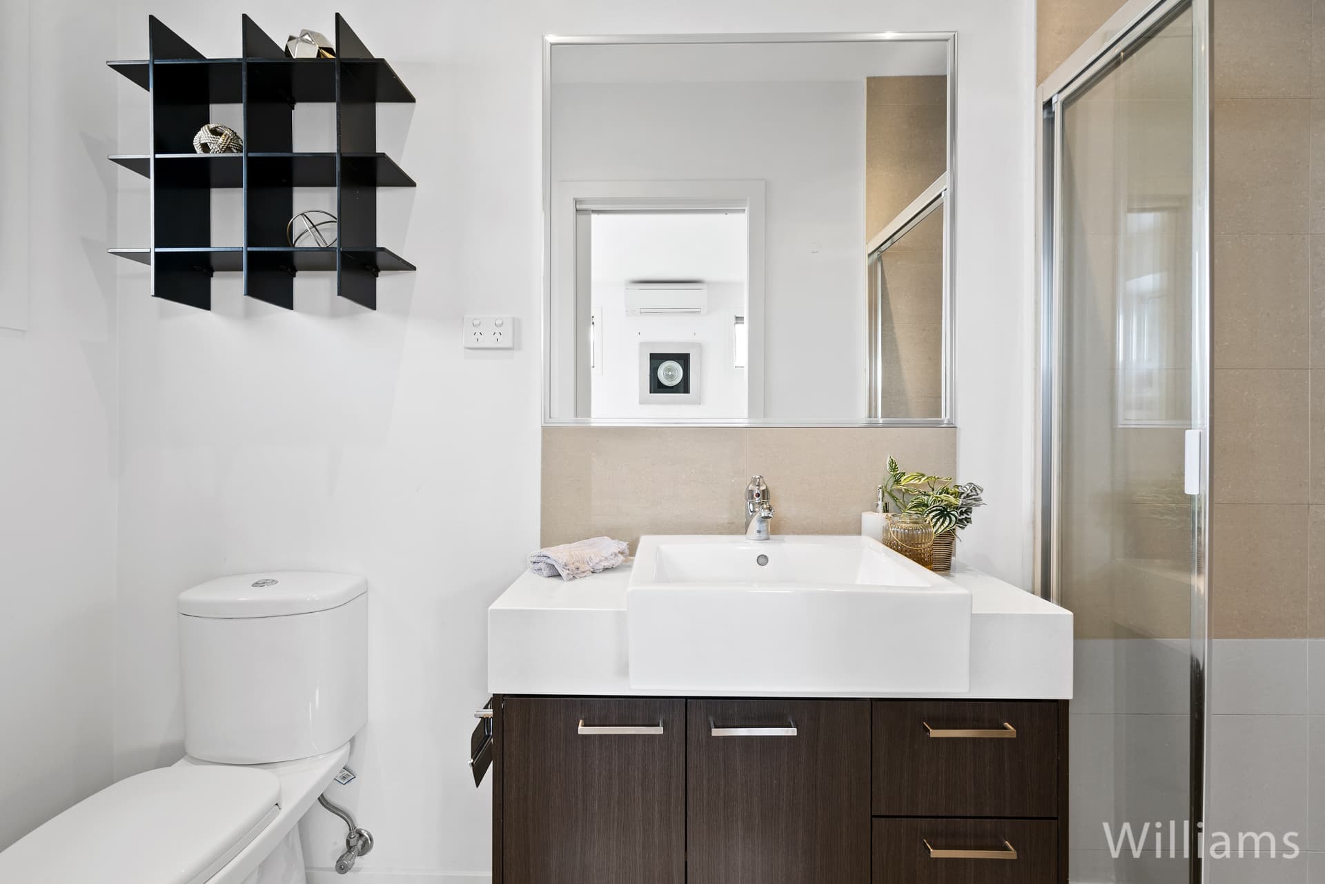 2/10 Laurie Street, Newport - Thumbnail 2