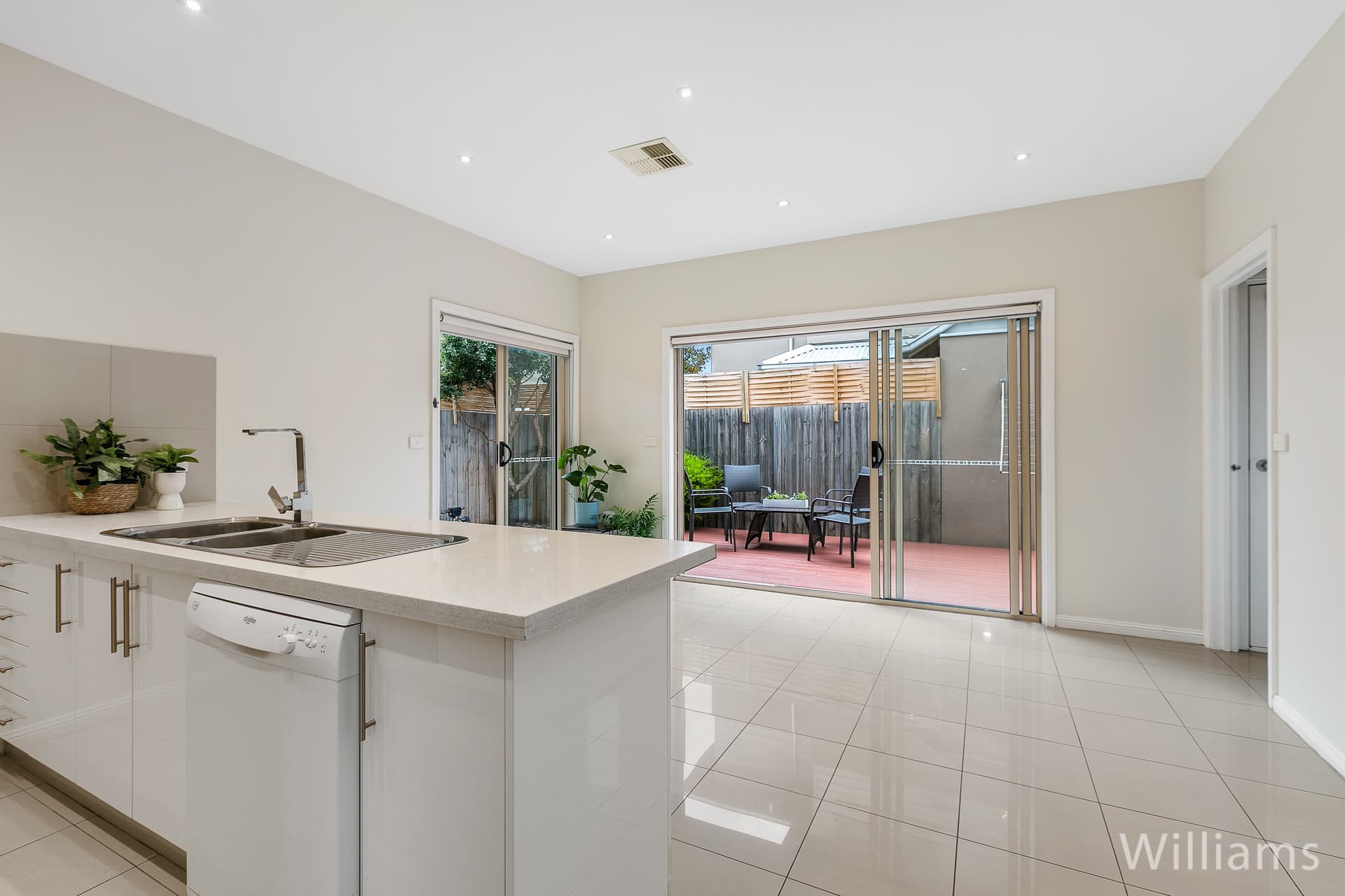 1/160 Aitken Street, Williamstown - Thumbnail 6