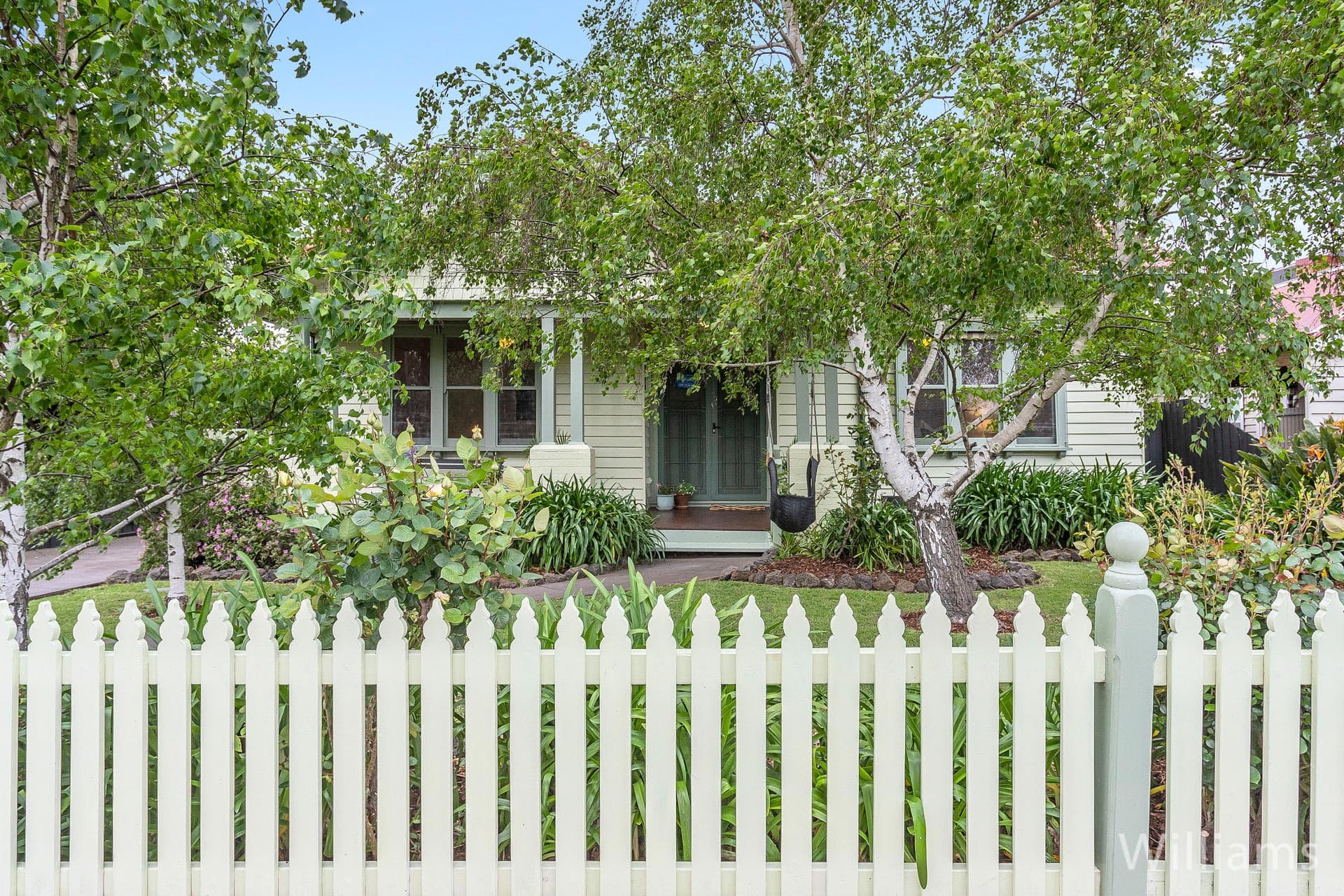 8 Henry Street, Williamstown - Thumbnail 2