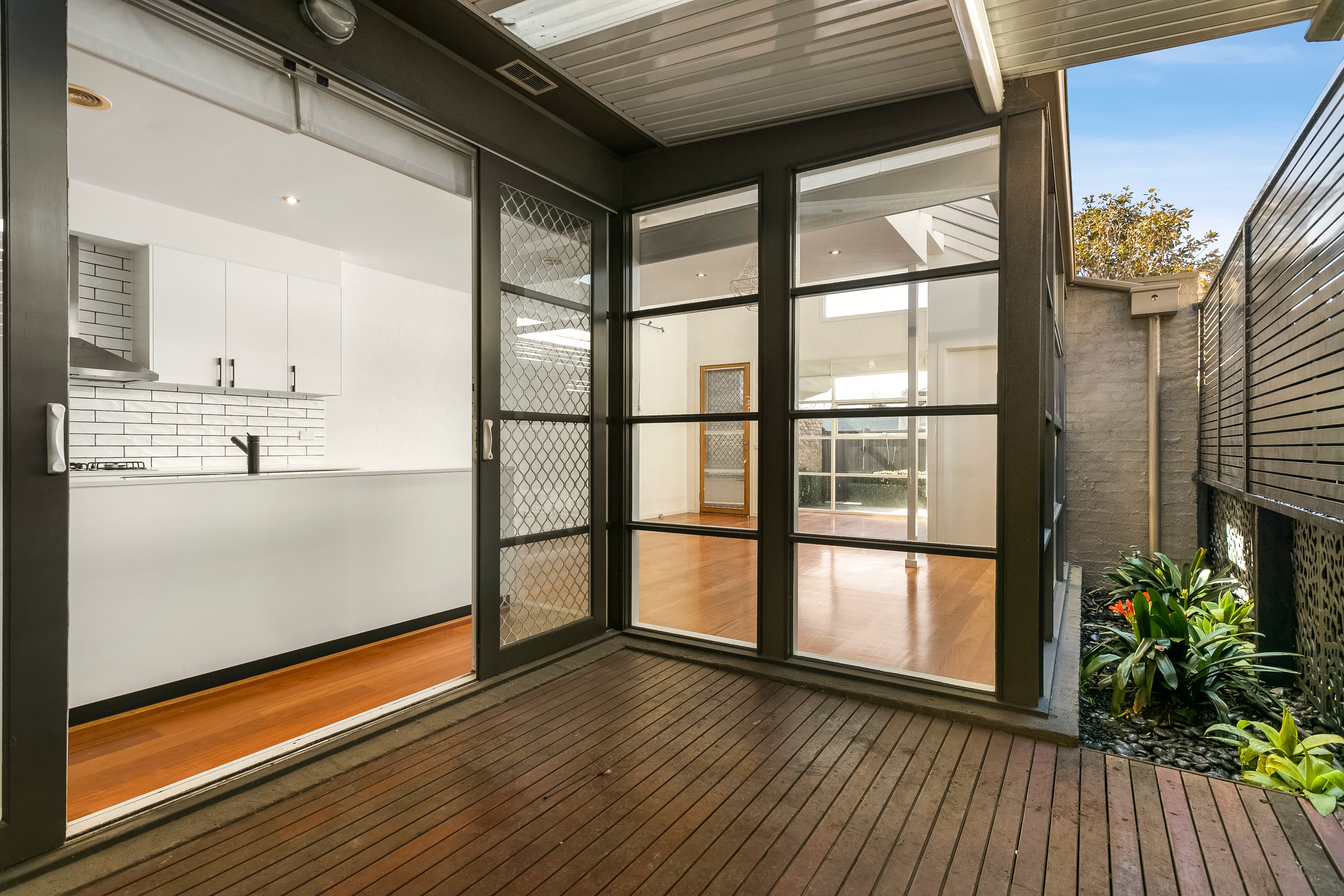 50 Hall Street, Newport - Thumbnail 2