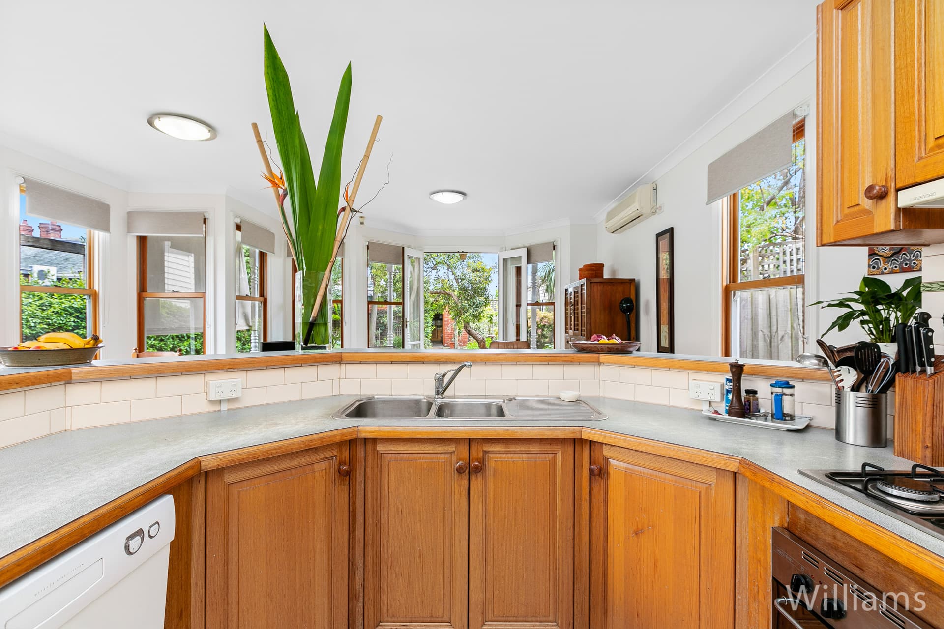 6 Collins Street, Williamstown - Thumbnail 4