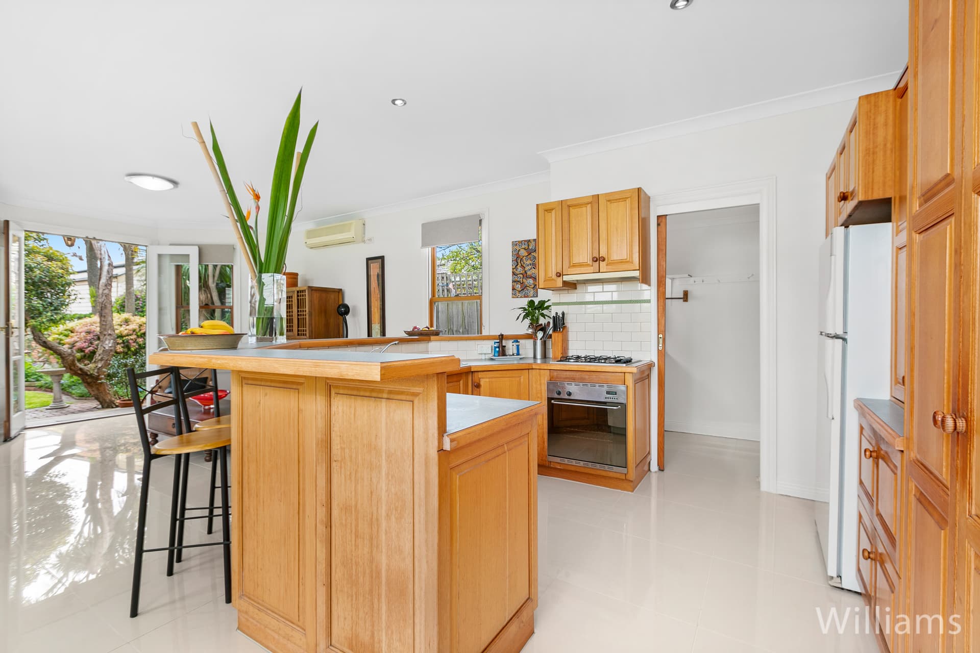 6 Collins Street, Williamstown - Thumbnail 3