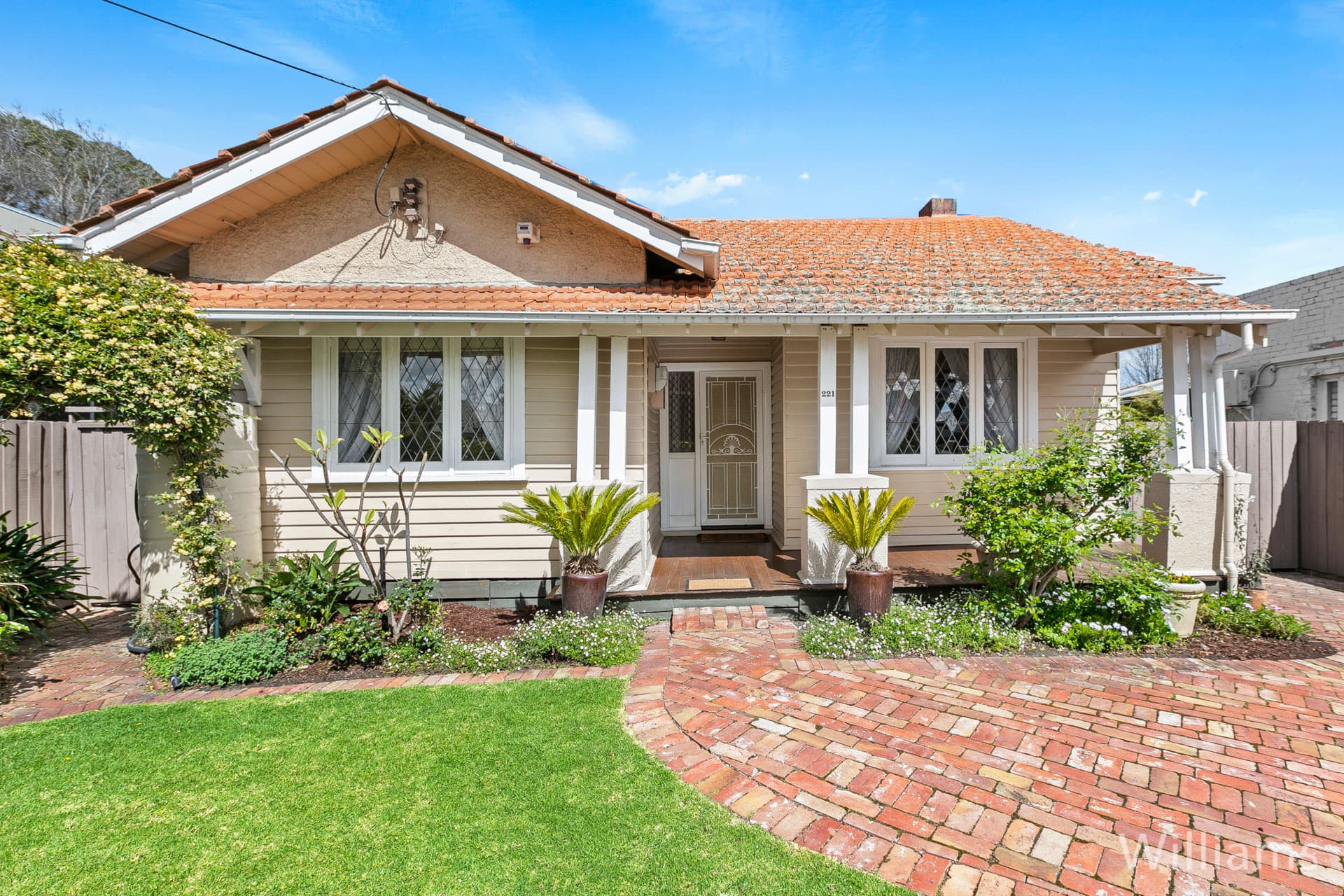 221 Douglas Parade, Newport - Thumbnail 3