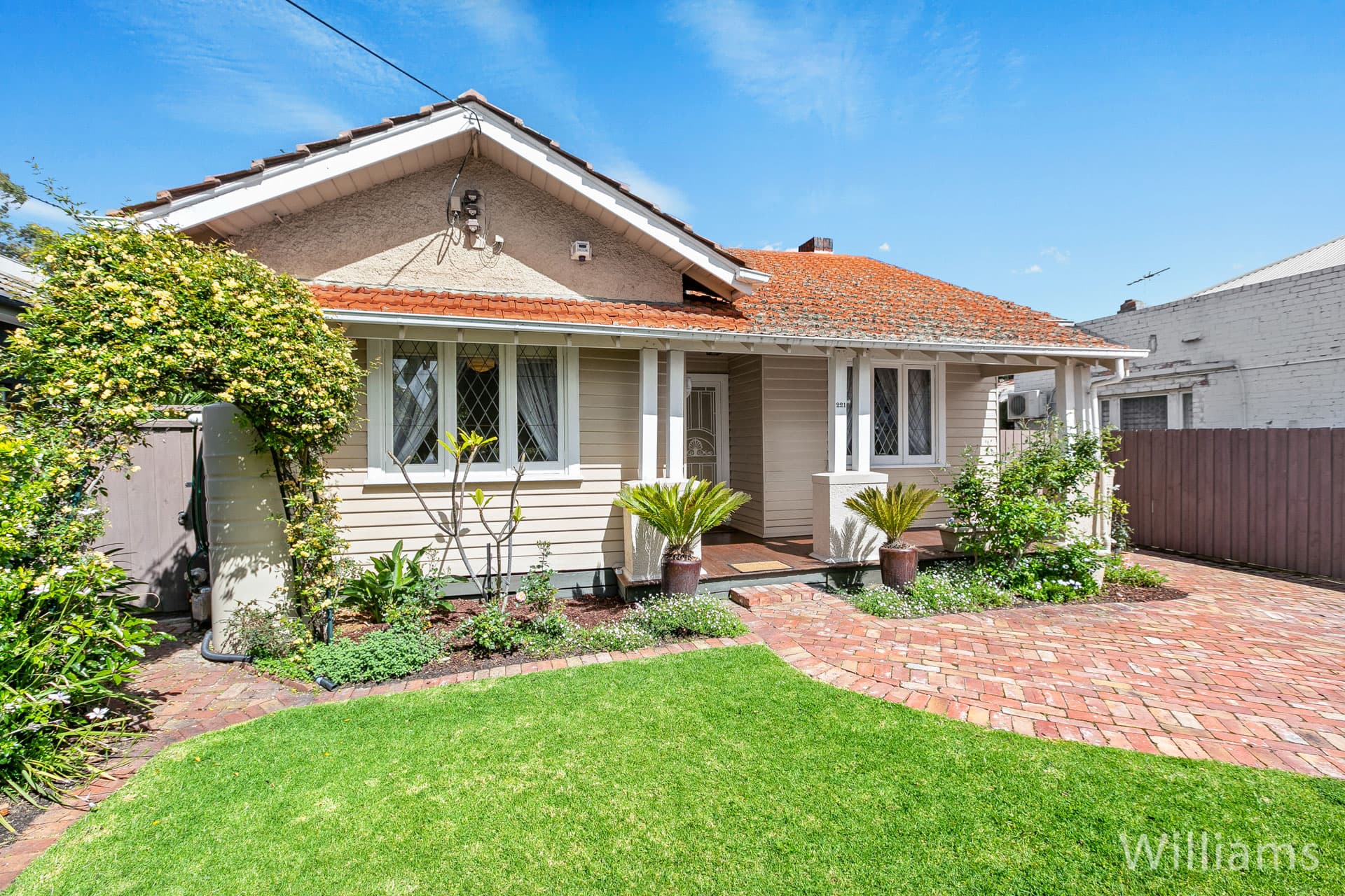 221 Douglas Parade, Newport - Thumbnail 4
