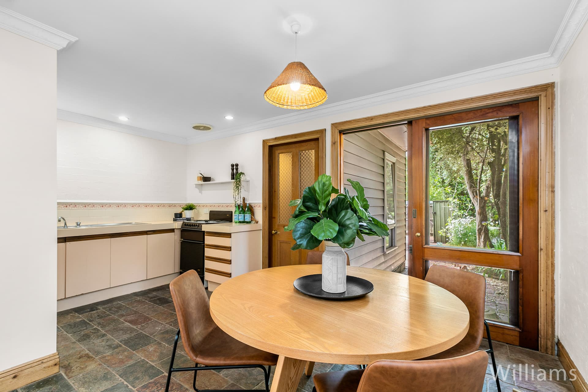 98 Dover Road, Williamstown - Thumbnail 6
