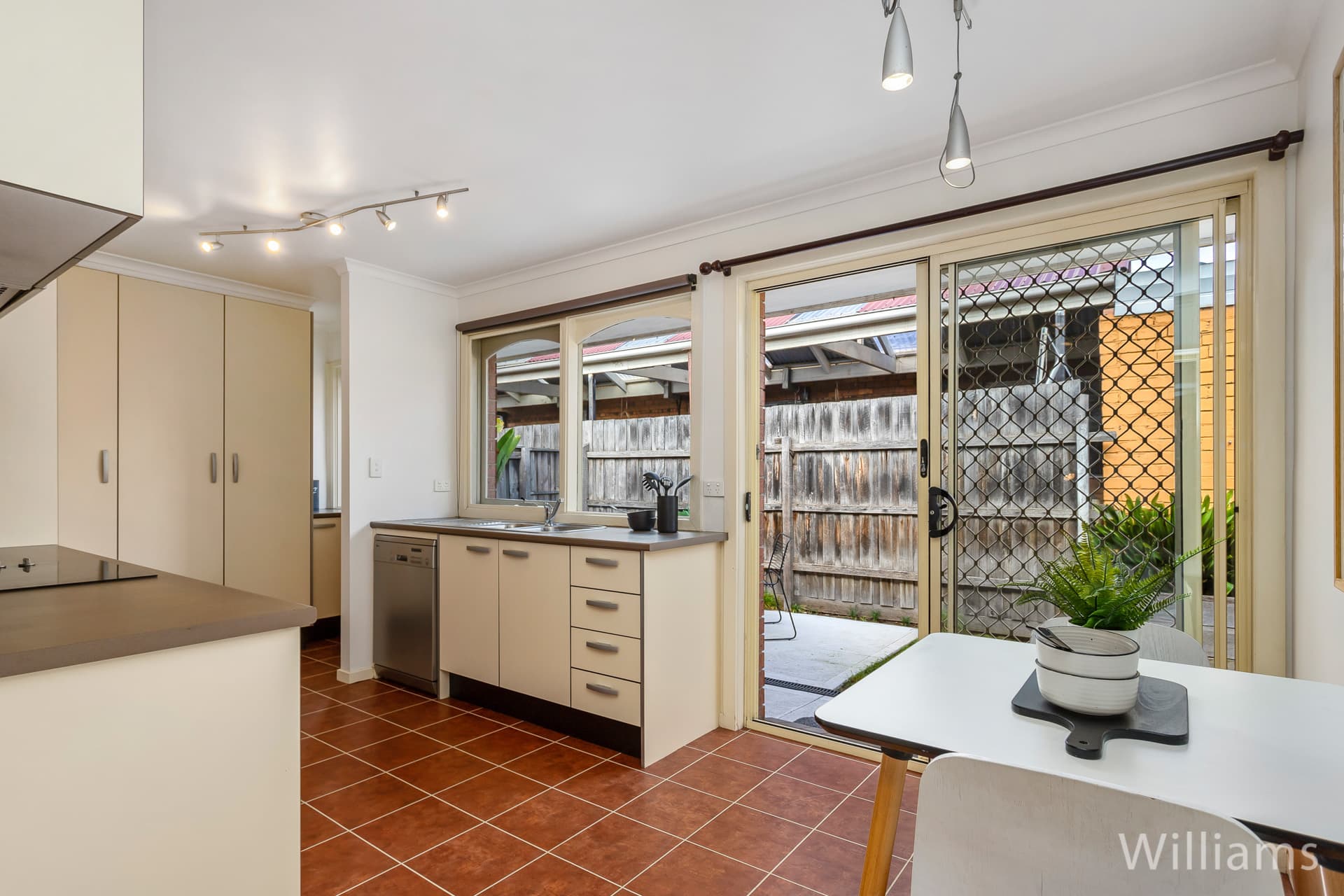 2/10 Steel Street, Spotswood - Thumbnail 6