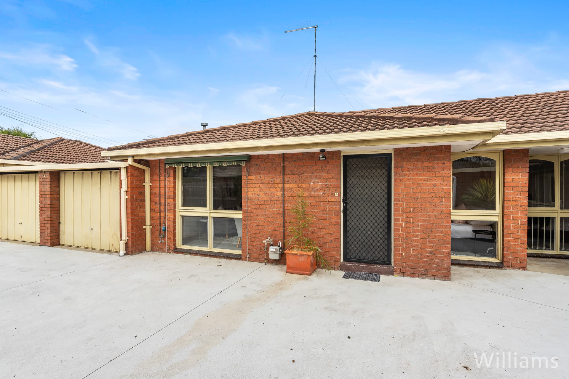 2/10 Steel Street, Spotswood - Image 1