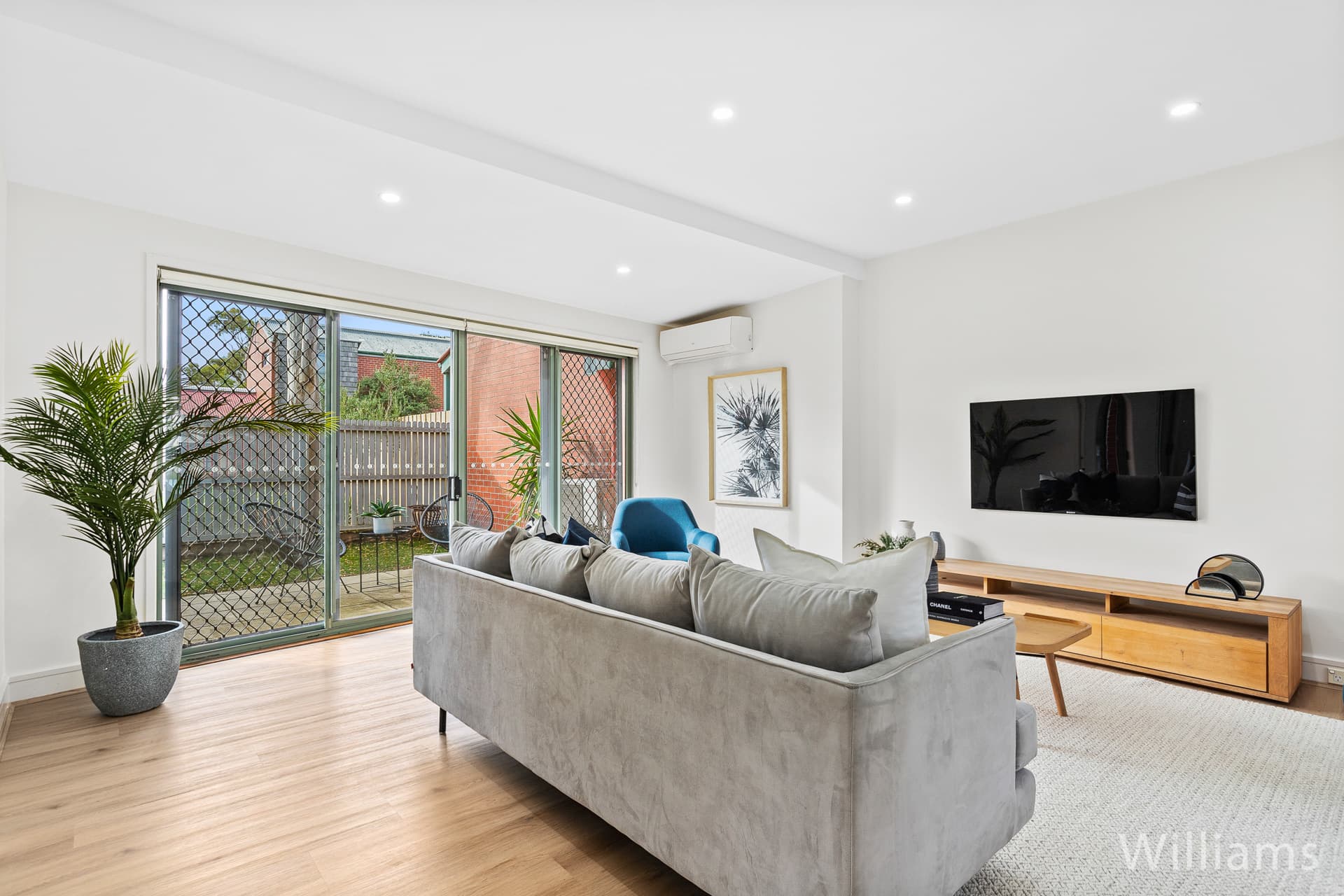 3 Parker Mews, Williamstown - Thumbnail 2