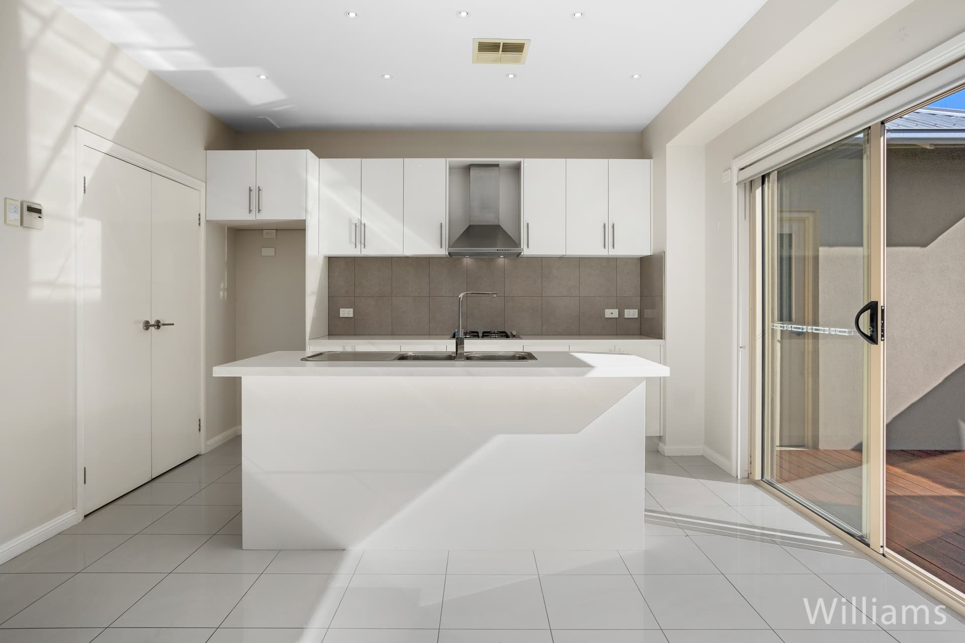 3/160 Aitken Street, Williamstown - Thumbnail 4