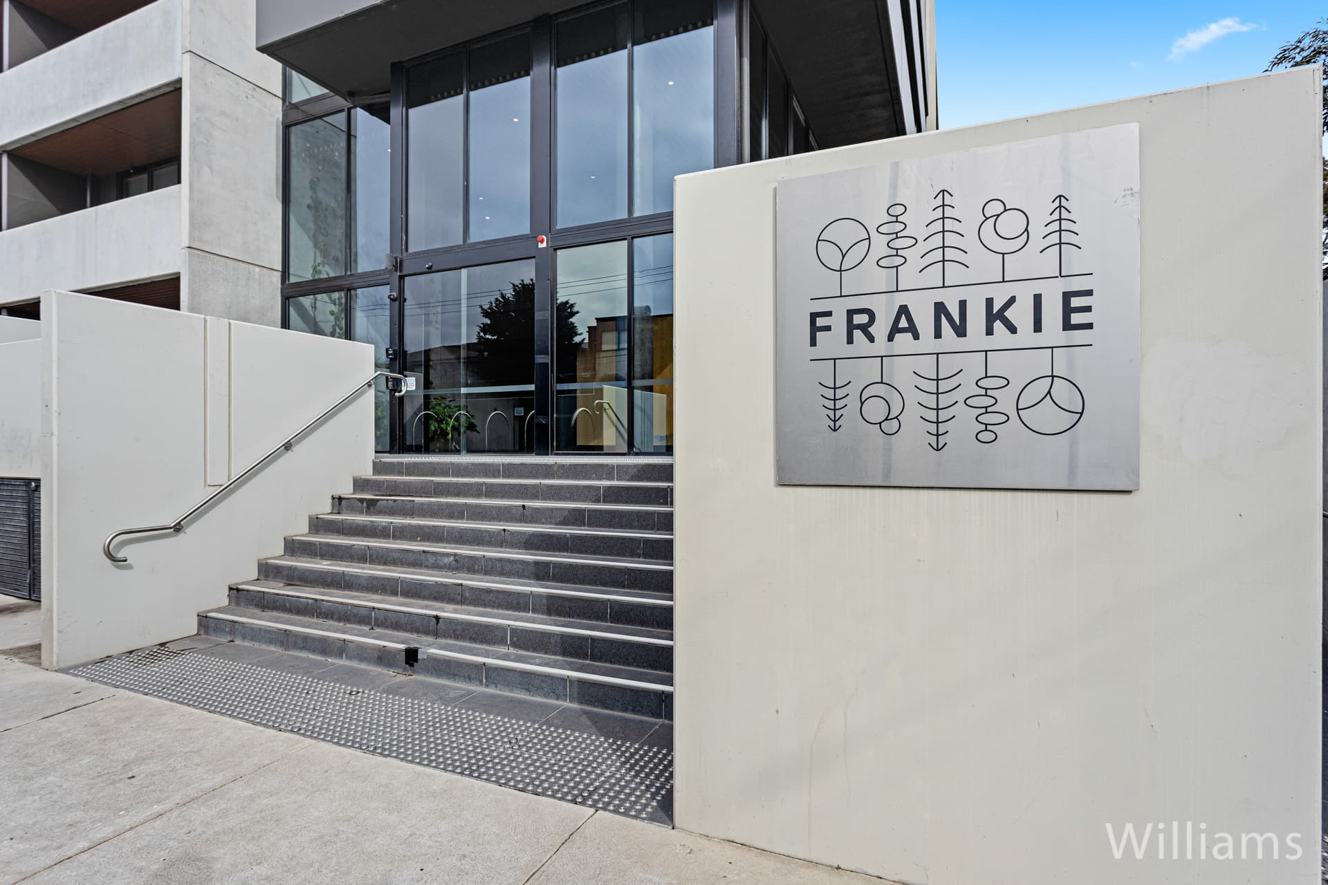 606/125 Francis Street, Yarraville - Thumbnail 2