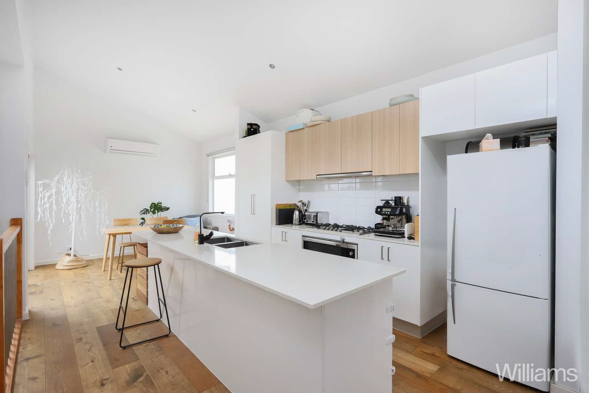 3/42 Conifer Avenue, Brooklyn - Image 1