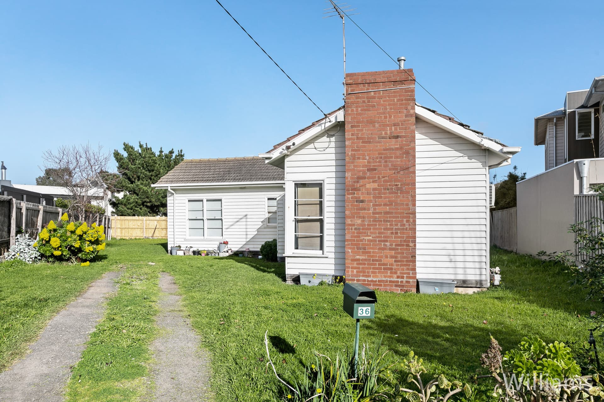 36 Tobruk Crescent, Williamstown - Thumbnail 2