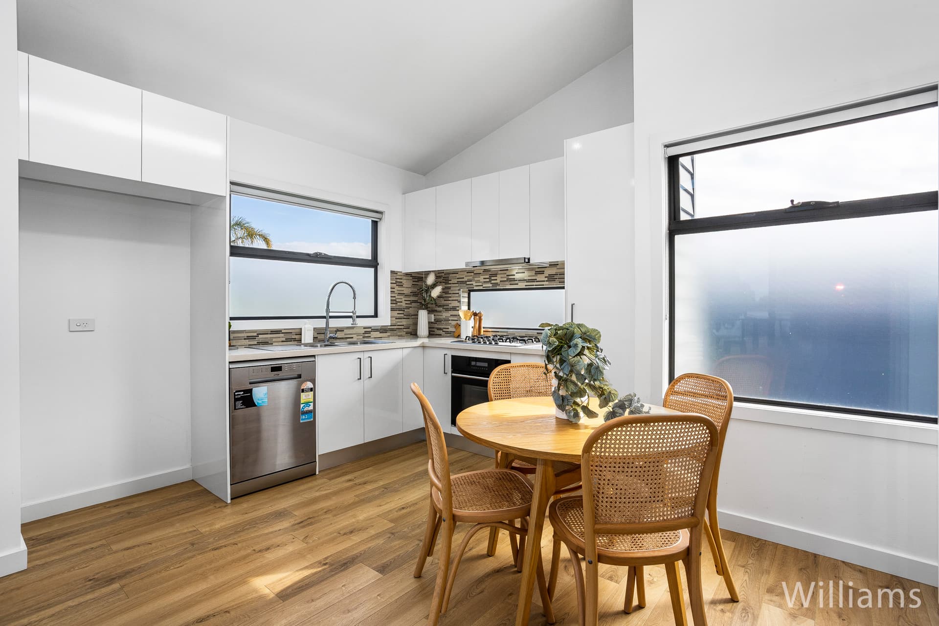 2/4 Truman Street, South Kingsville - Thumbnail 6