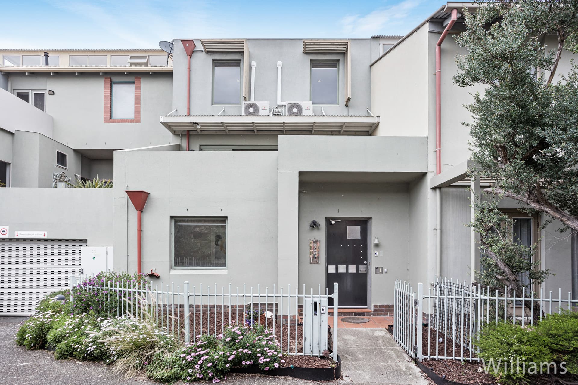 6 Waters Edge, Williamstown - Image 1