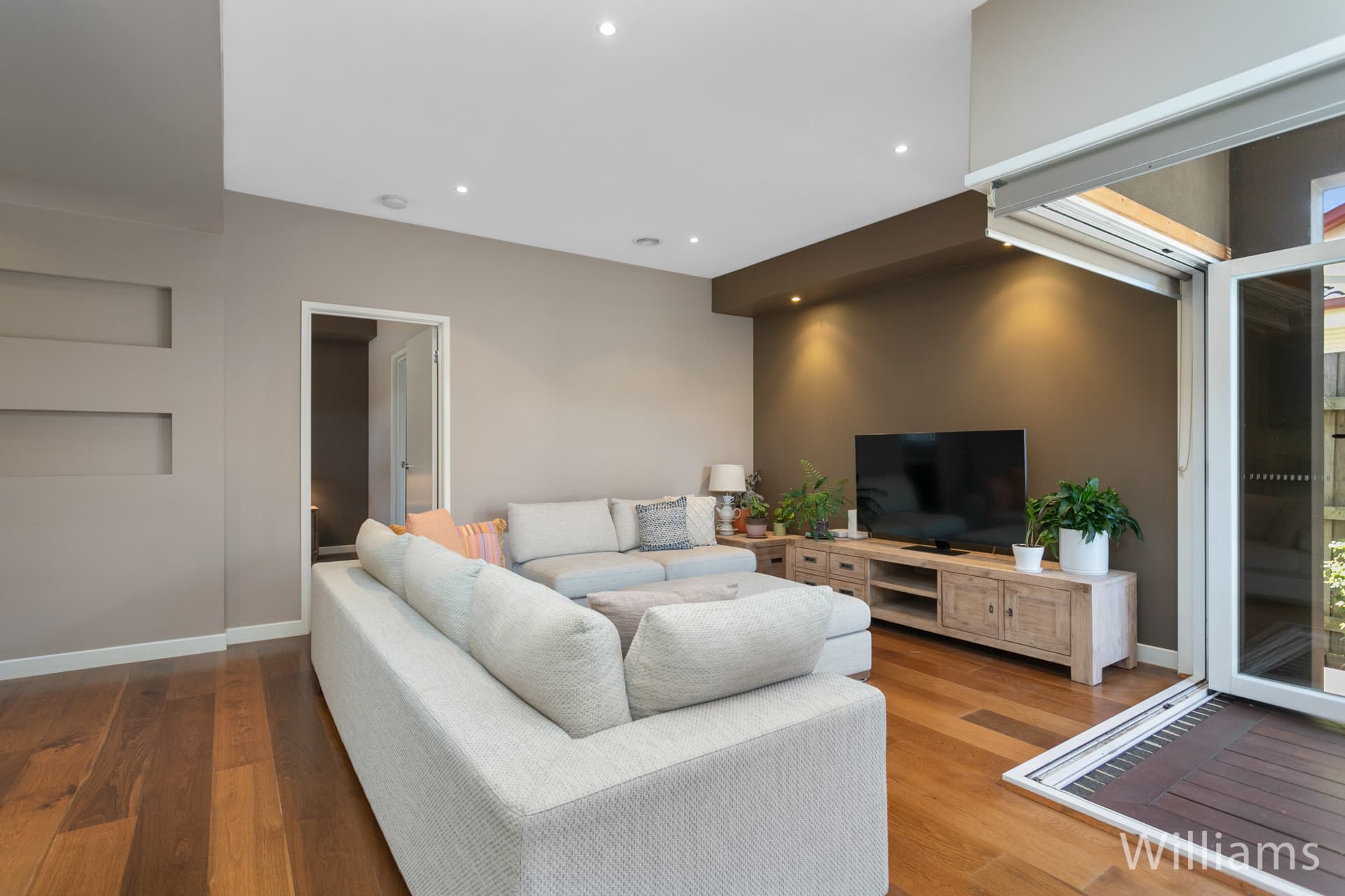 2/12 Huxtable Avenue, Altona North - Thumbnail 8