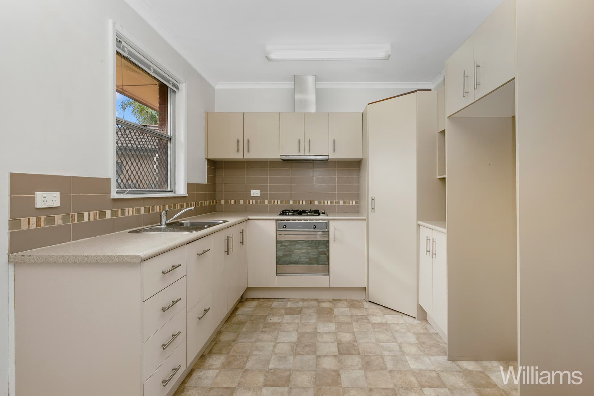 2 Bradley Street, Newport - Thumbnail 8