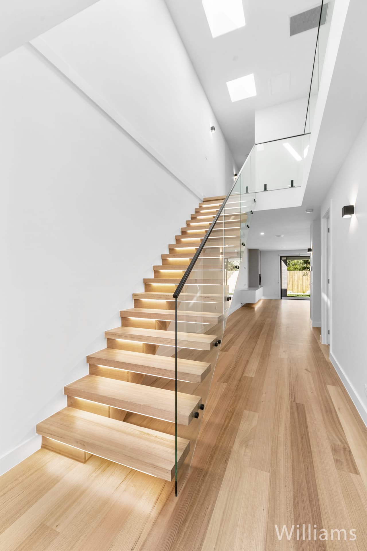 18 MacDonald Avenue, Altona North - Thumbnail 2