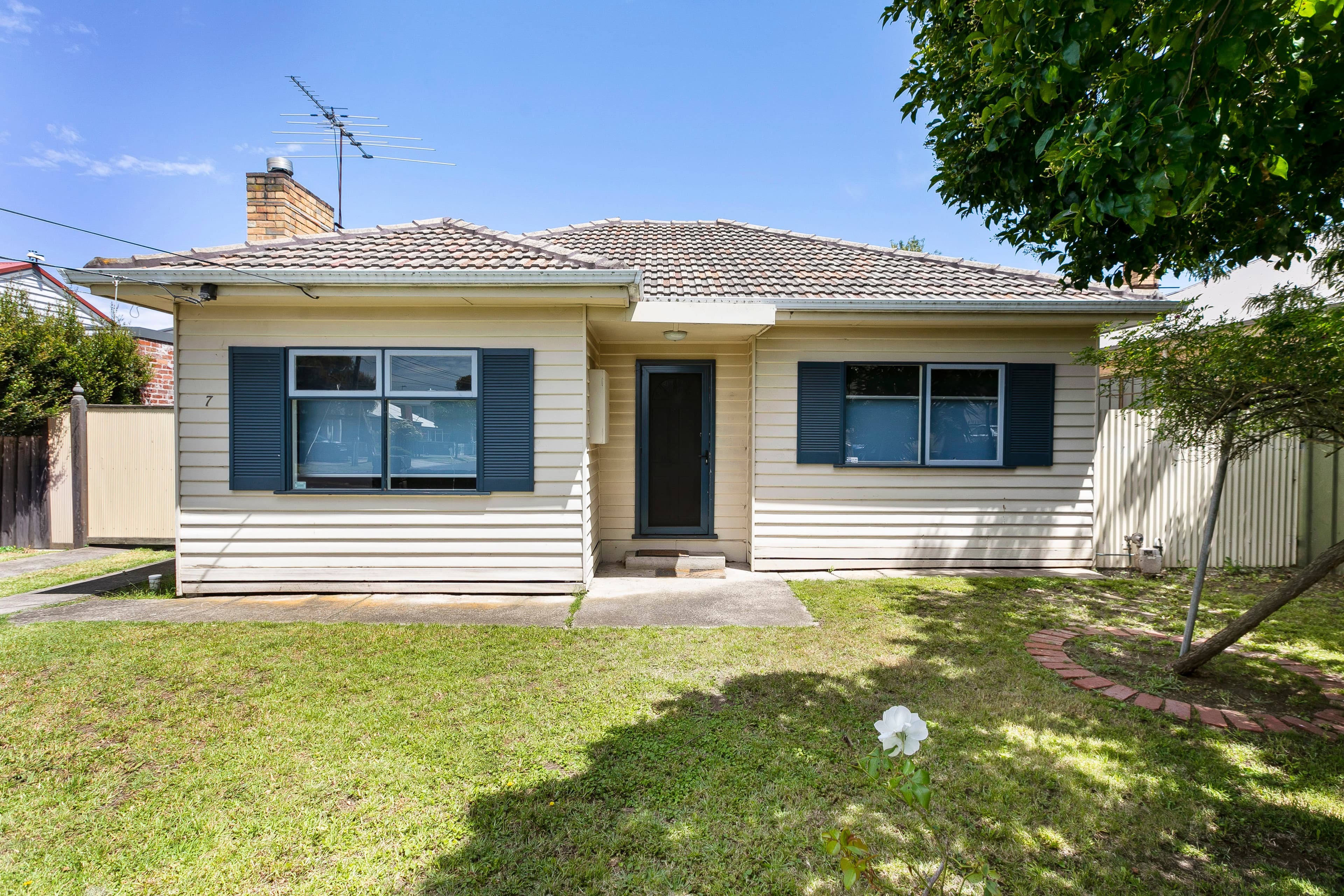 7 Graham Street, Newport - Thumbnail 2