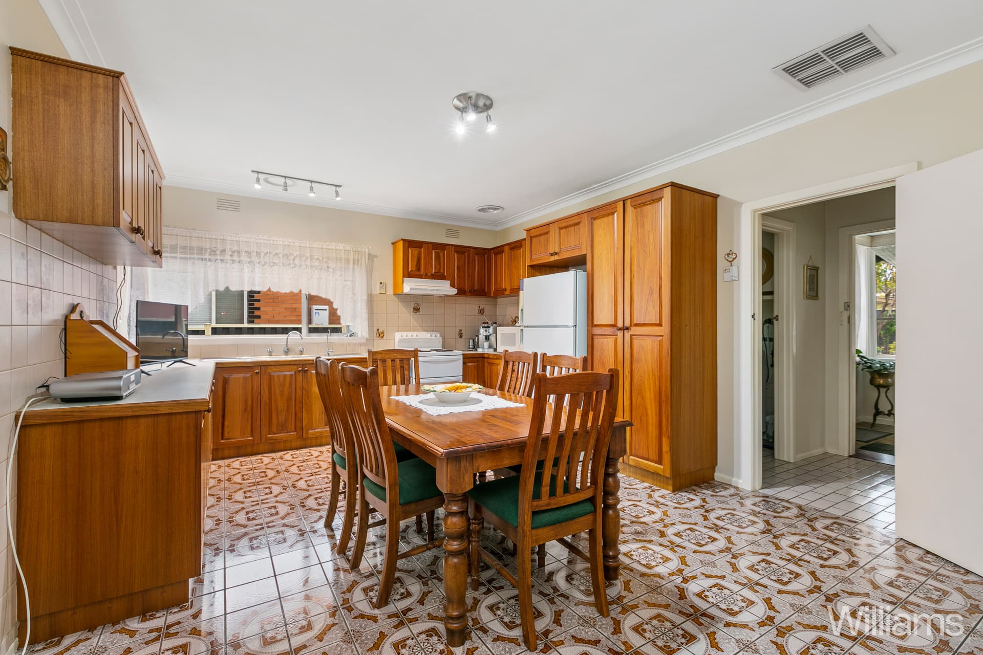 7 Dean Court, Altona North - Thumbnail 2