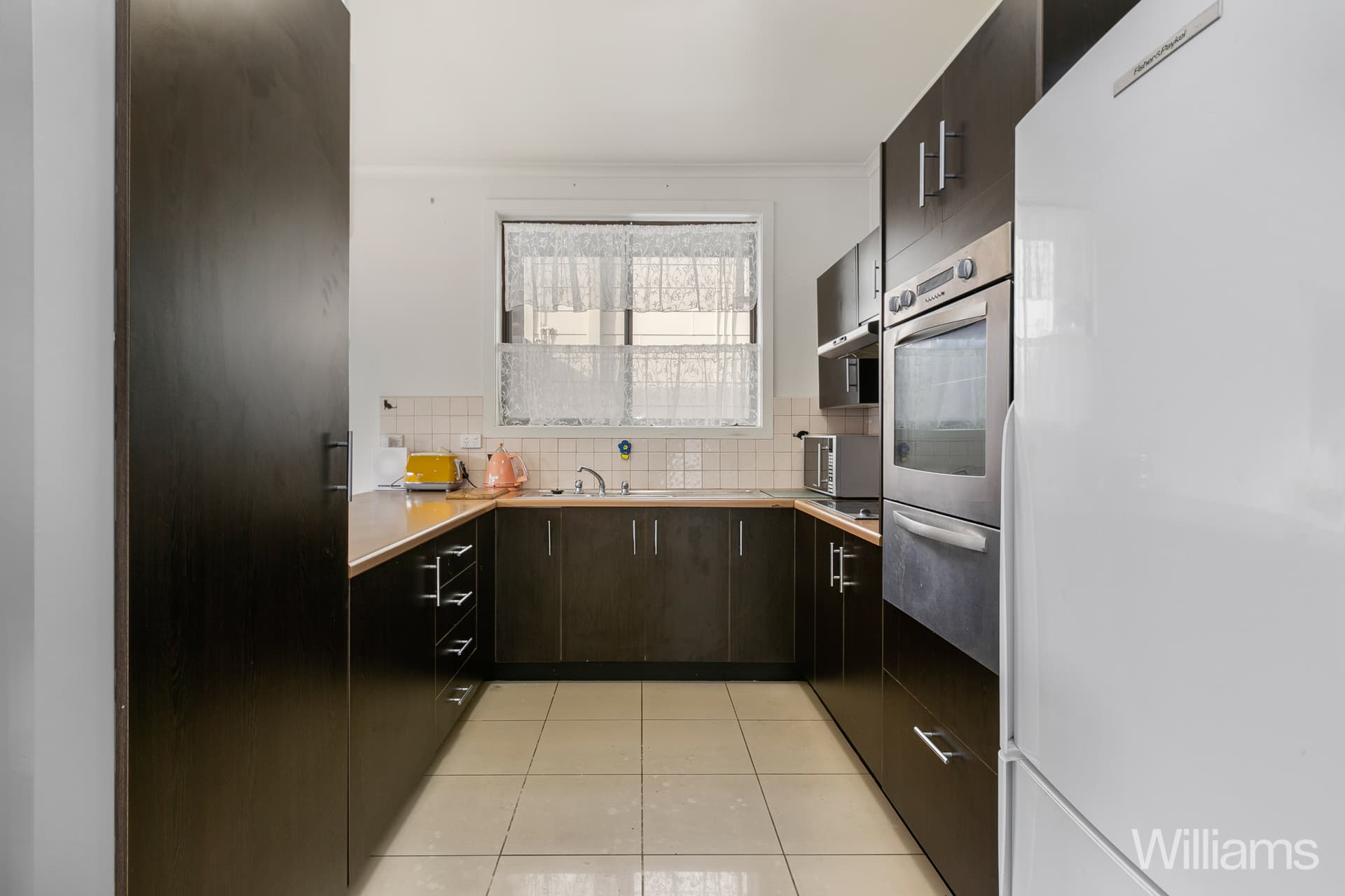 16 Collins Street, Williamstown - Thumbnail 4
