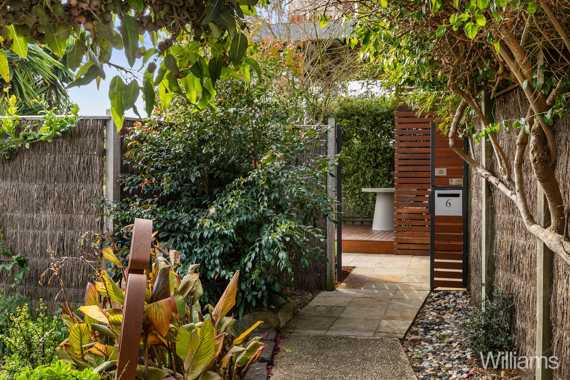 6 Williams Bay Grove, Williamstown - Thumbnail 2