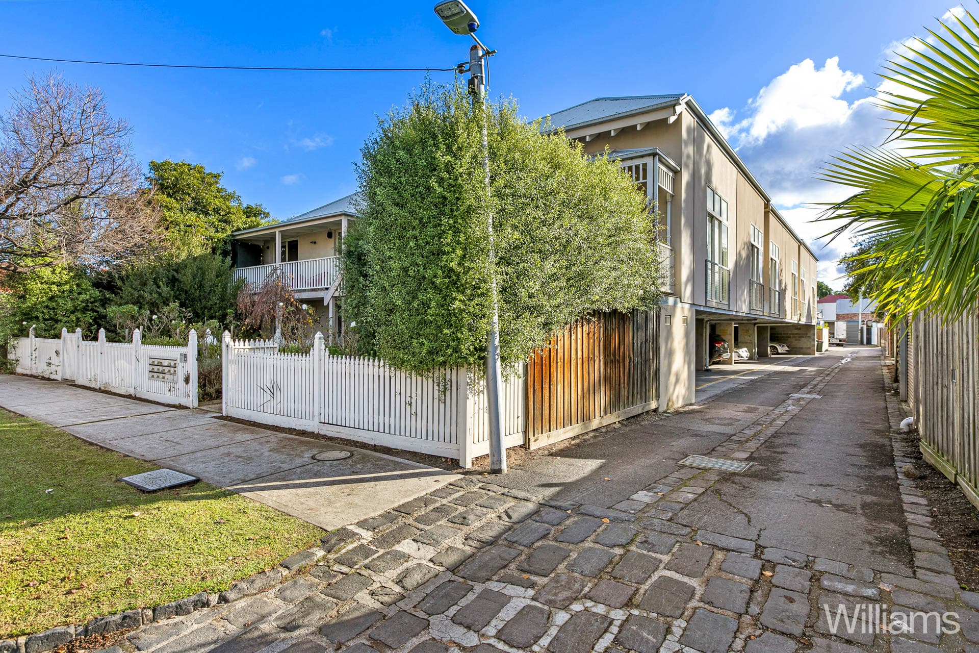 10/2 Thompson Street, Williamstown - Thumbnail 2