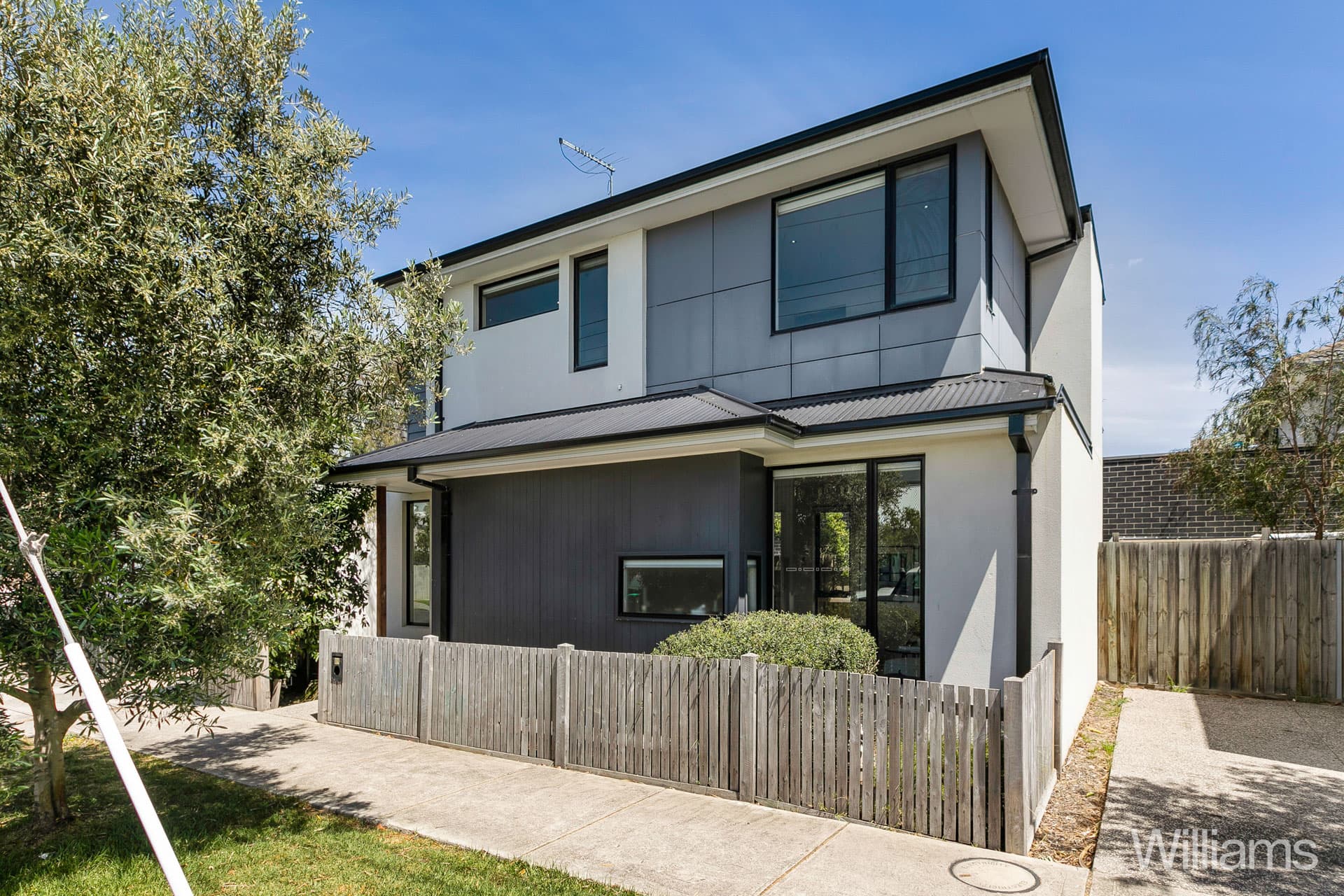 89 Graham Street, Newport - Thumbnail 2