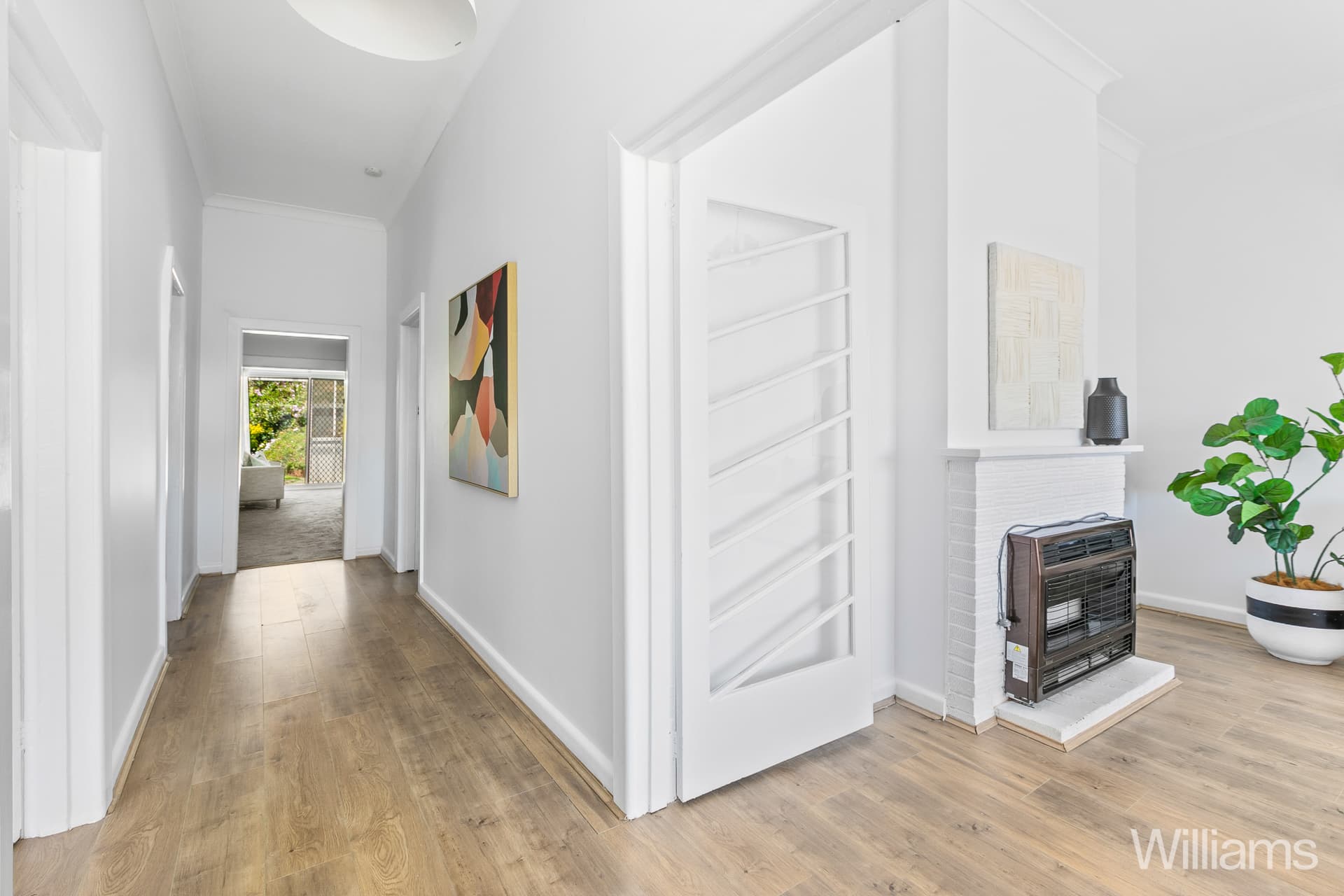 23 Russell Place, Williamstown - Thumbnail 2