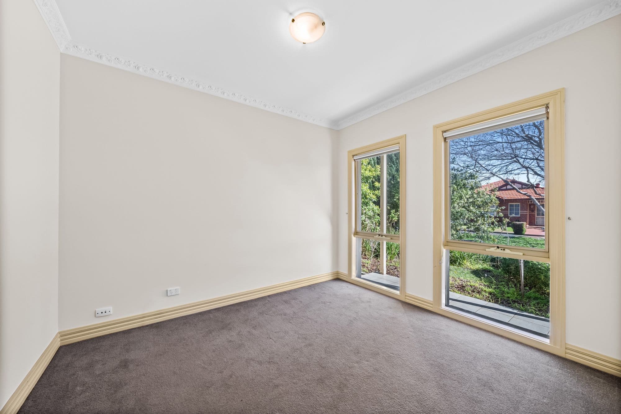 6 Kingshott Close, Williamstown - Thumbnail 2