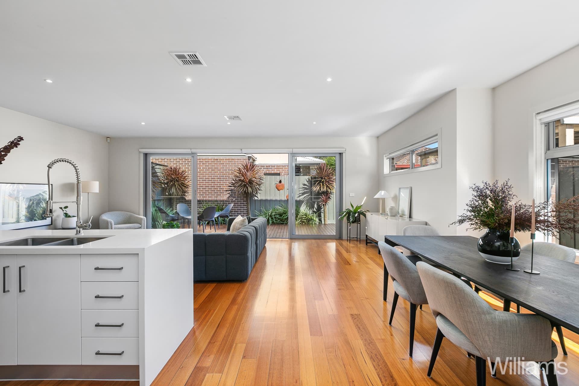 29 Elizabeth Street, Newport - Thumbnail 8
