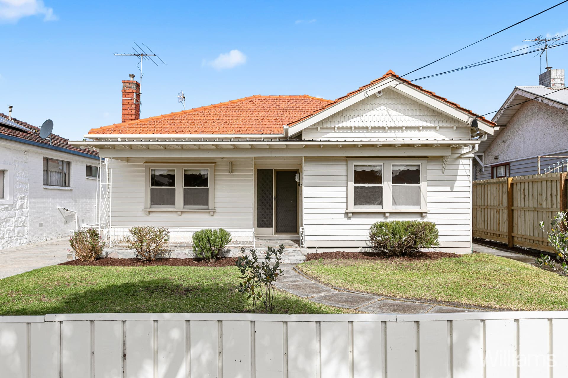35 Farm Street, Newport - Image 1
