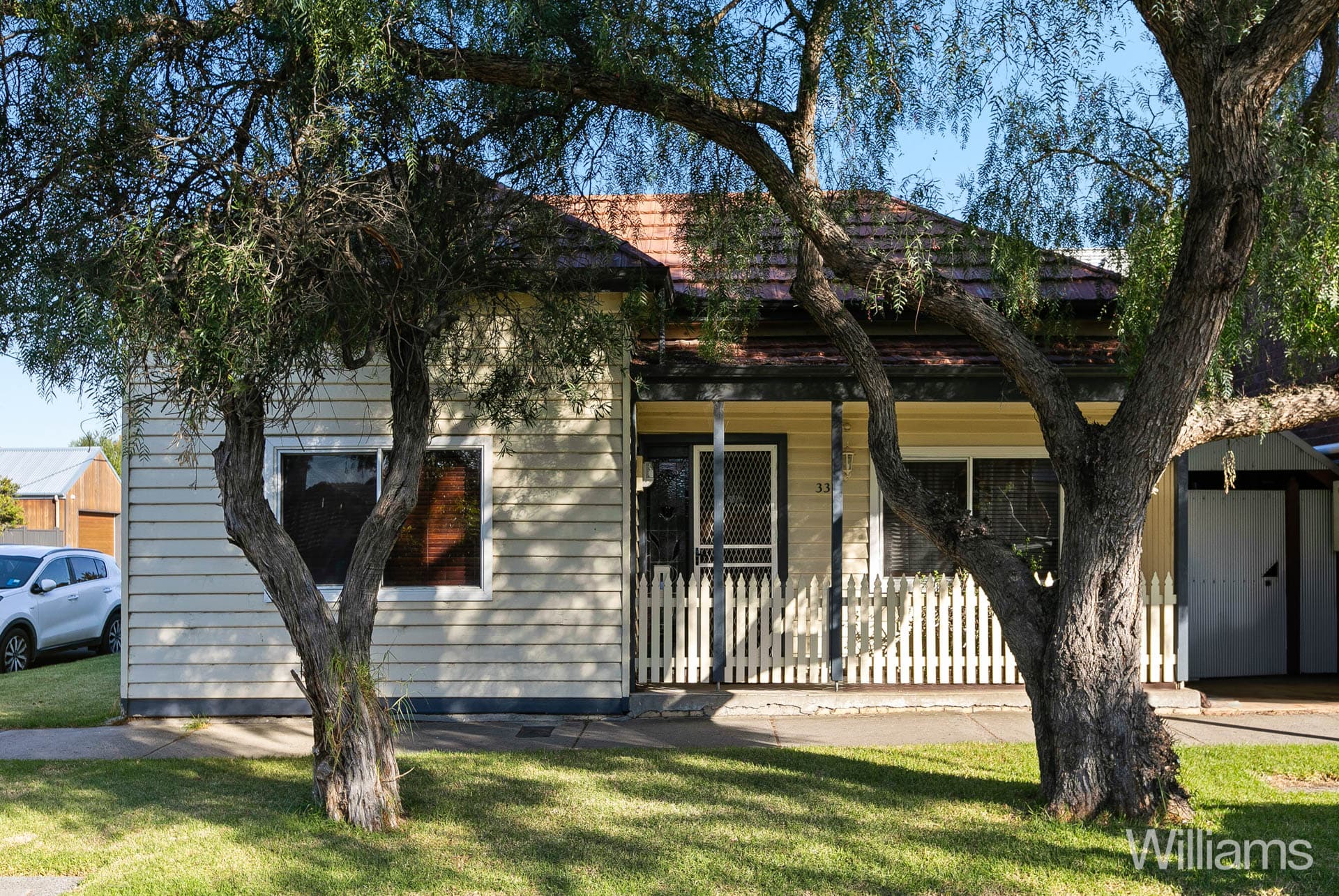 33 Davies Street, Newport - Image 1