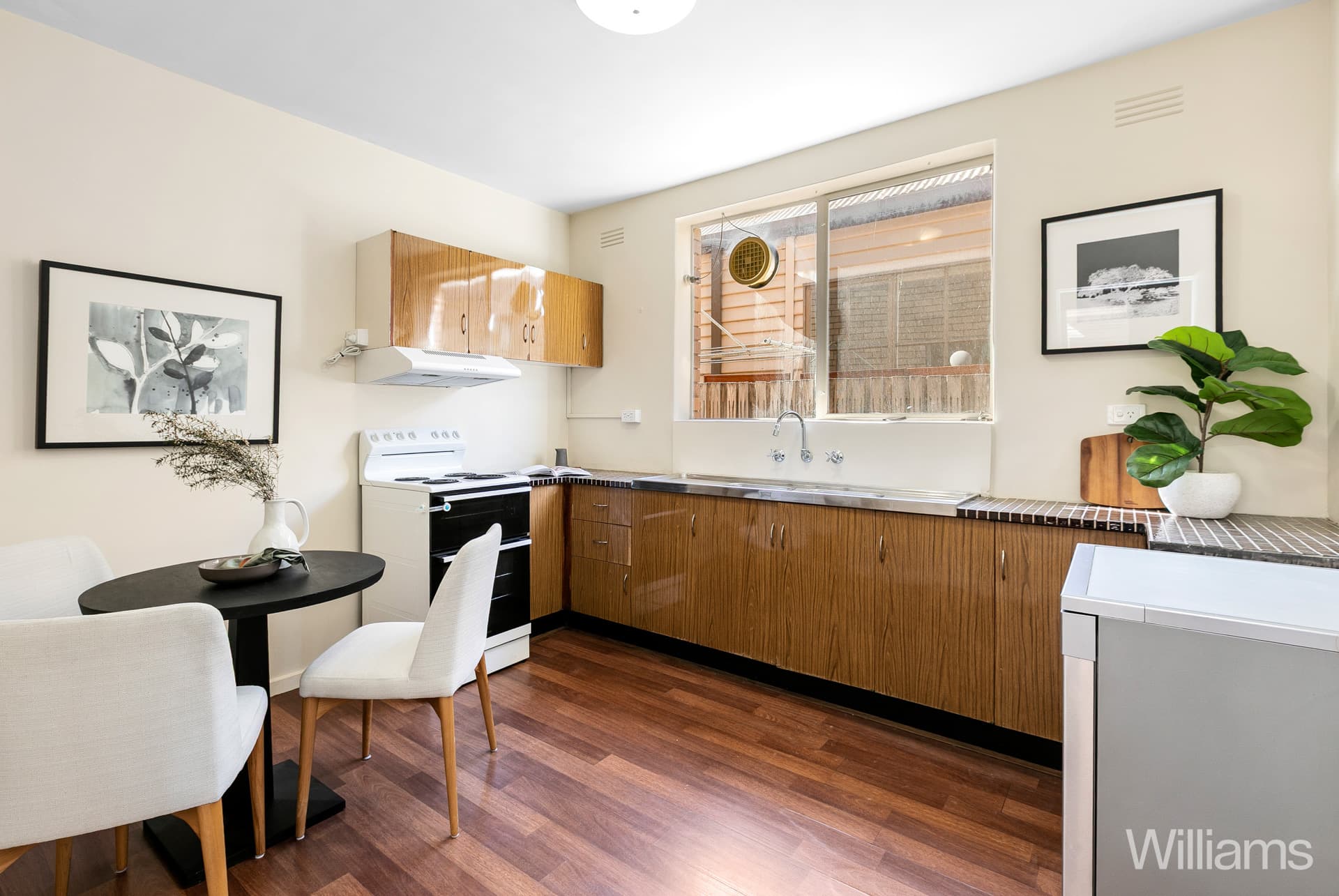 2/13 Dover Road, Williamstown - Image 1
