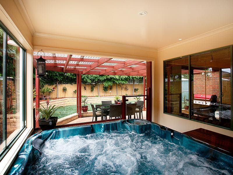 8 Kingshott Close, Williamstown - Thumbnail 3