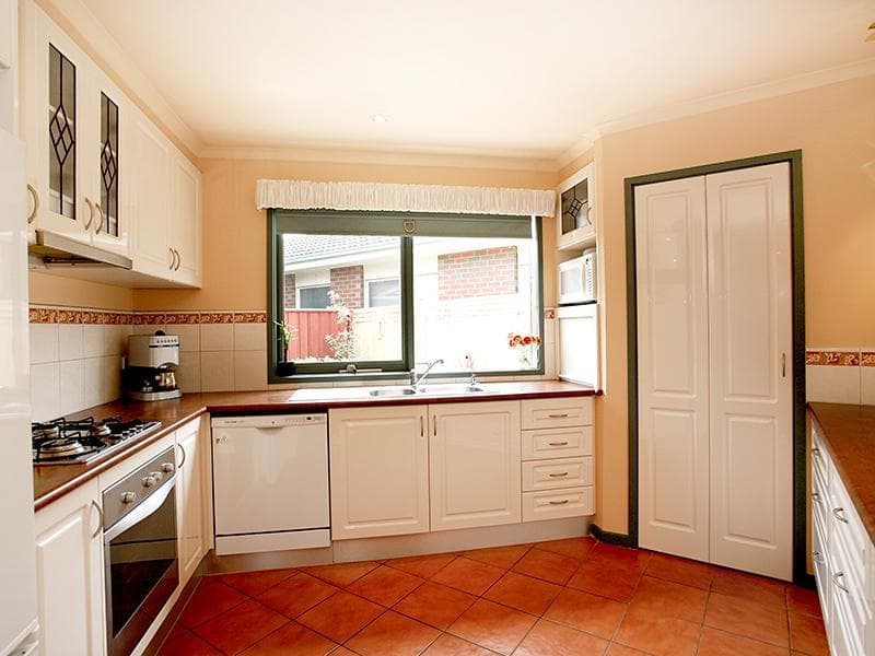 8 Kingshott Close, Williamstown - Thumbnail 5