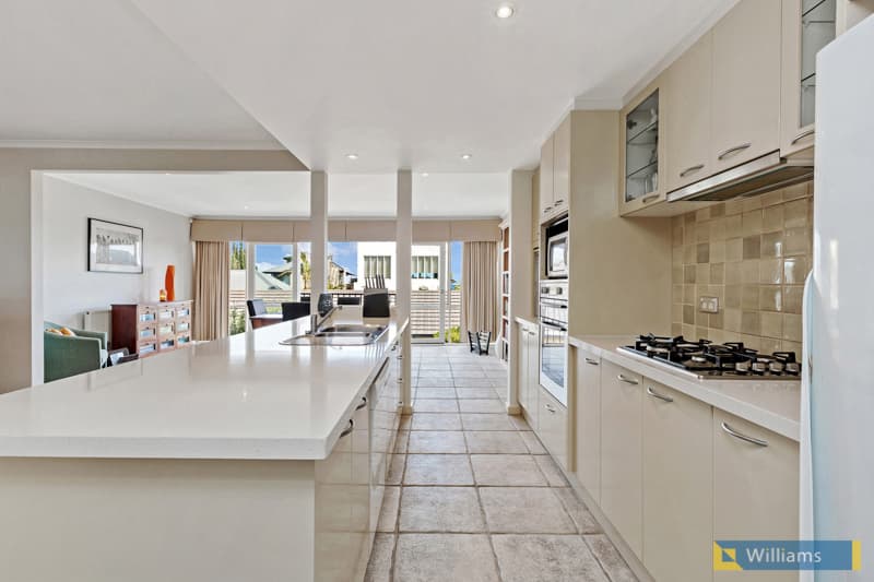112 Crofton Drive, Williamstown - Thumbnail 6