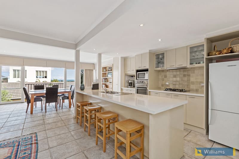 112 Crofton Drive, Williamstown - Thumbnail 5