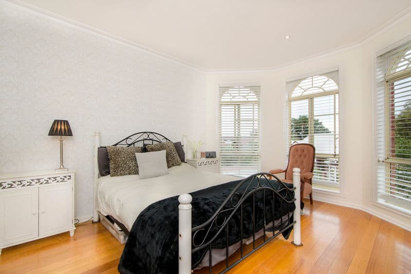 124 Railway Place, Williamstown - Thumbnail 2