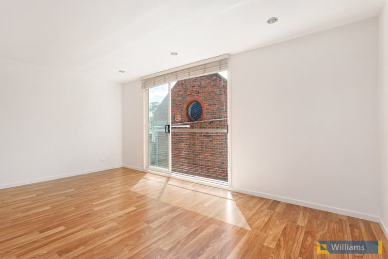 13/2 Thompson Street, Williamstown - Thumbnail 2