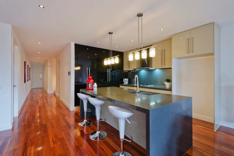 8 Bruce Street, Newport - Thumbnail 2