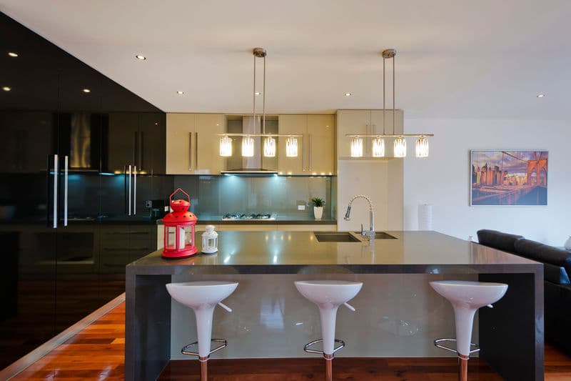 8 Bruce Street, Newport - Thumbnail 3