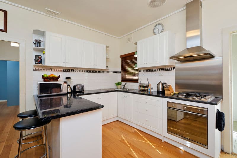 12 Edina Street, Williamstown - Thumbnail 2