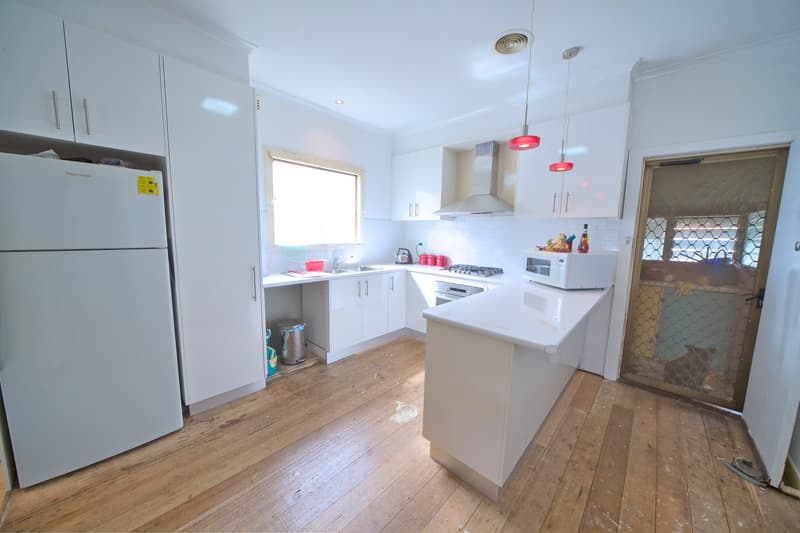 31 Salisbury Street, Newport - Thumbnail 3