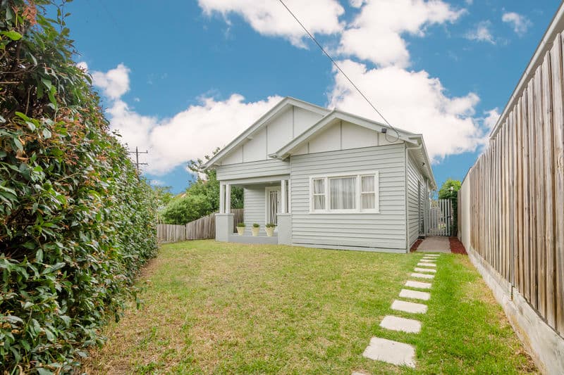 29 Russell Place, Williamstown - Image 1