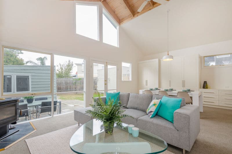 29 Russell Place, Williamstown - Thumbnail 2